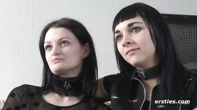 Einblick Ins BDSM-Sexleben Eines Deutschen Lesbischen Paares - Kinky Brunette Lesbians