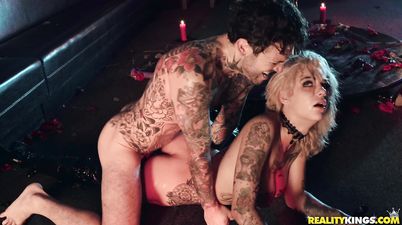 Pitch Black Pole Dancer - Kinky Tattooed Pornstar With Fake Tits Bonnie Rotten