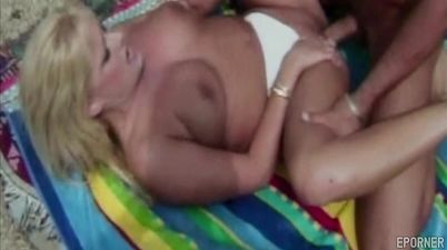 Fun In The Sun with vintage MILF