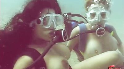 Naked girls underwater video