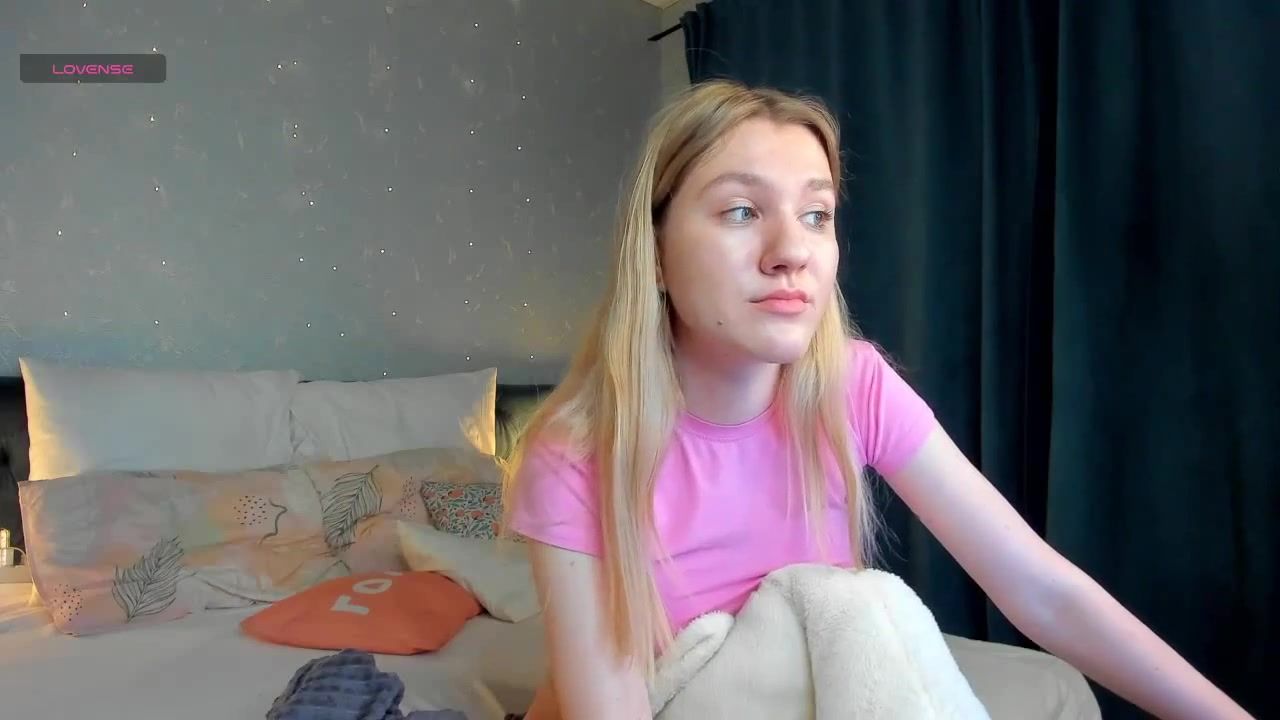 Natural big boobs skinny pretty blonde teen show - Blonde
